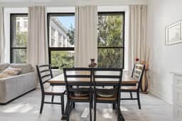 Front Row Loft | Vaulted Ceilings | Free Parking - Image 2