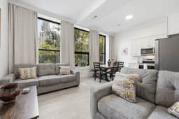 Front Row Loft | Vaulted Ceilings | Free Parking - Image 5
