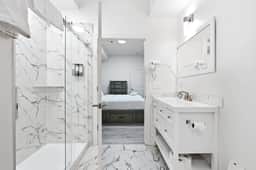 Loft on 4th| Free Parking| Urban Bourbon Trail - Image 5