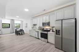Loft on 4th| Free Parking| Urban Bourbon Trail - Image 2