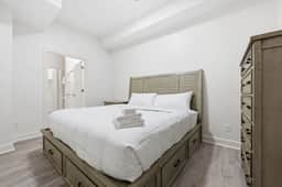 Loft on 4th| Free Parking| Urban Bourbon Trail - Image 4