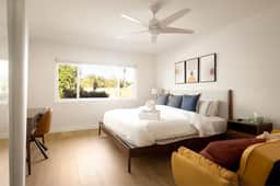 Vintage Vibes|King Bed|Big Screen|Backyard & Bunks - Image 2