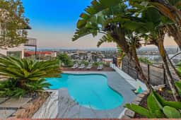 Heated Pool-Jacuzzi-King Bed-City Views-Chic Decor - Image 3