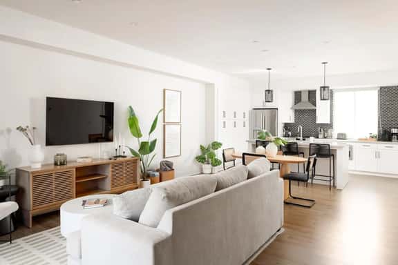 King Bed|Chef's Kitchen|2-Car Garage|1650 Sq Ft - Image 1