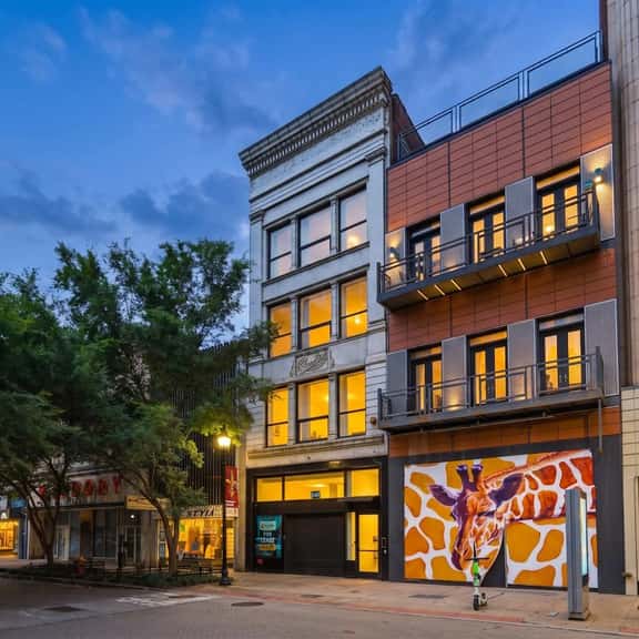 Loft on 4th| Free Parking| Urban Bourbon Trail - Image 1