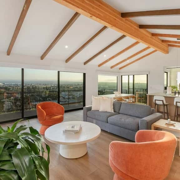 Heated Pool-Jacuzzi-King Bed-City Views-Chic Decor - Image 1