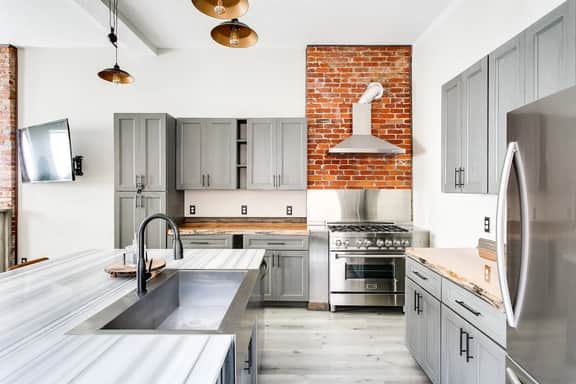 Bourbon Trail-12ft Ceilings-Parking-Chef's Kitchen - Image 3