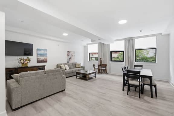Loft on 4th| Free Parking| Urban Bourbon Trail - Image 3