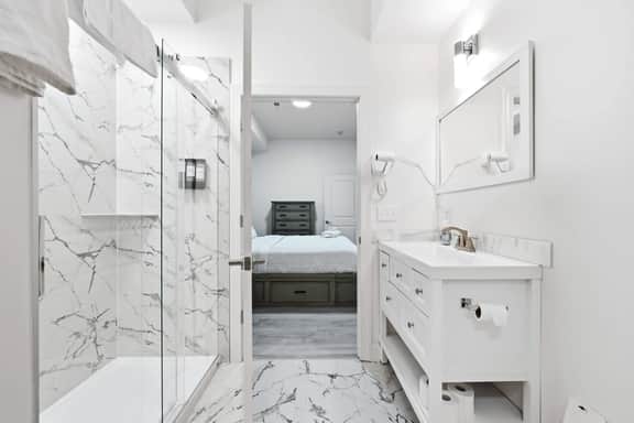 Loft on 4th| Free Parking| Urban Bourbon Trail - Image 5
