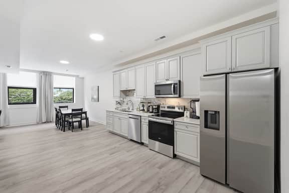 Loft on 4th| Free Parking| Urban Bourbon Trail - Image 2